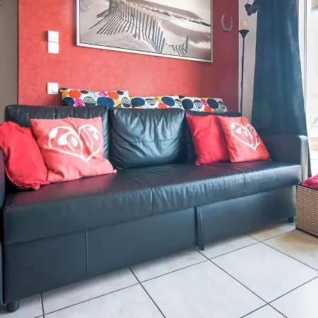 Apartment Homey In With Fenced Garden