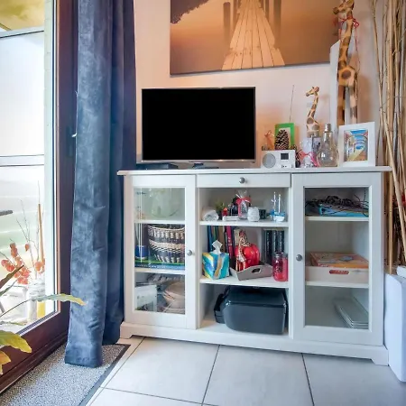 Apartment Homey In With Fenced Garden *